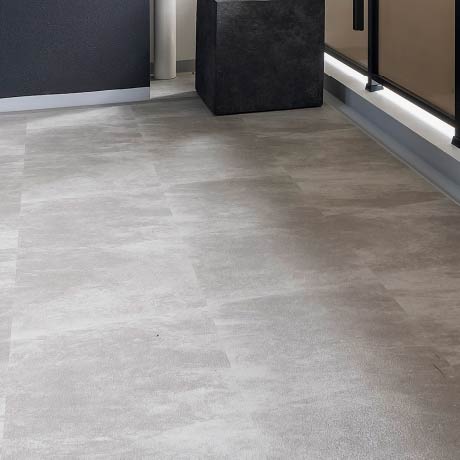 滑りにくい床素材