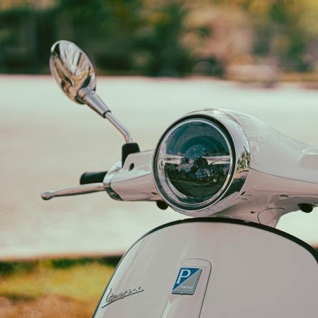 建物内のバイク置場