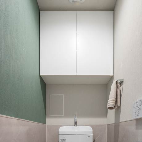 トイレ上部の吊戸棚