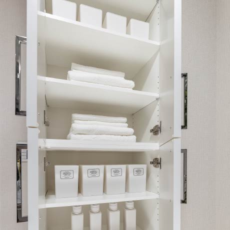 可動棚付きリネン庫