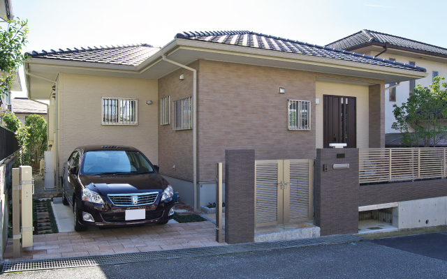 四季折々の庭を眺める平屋 の画像1