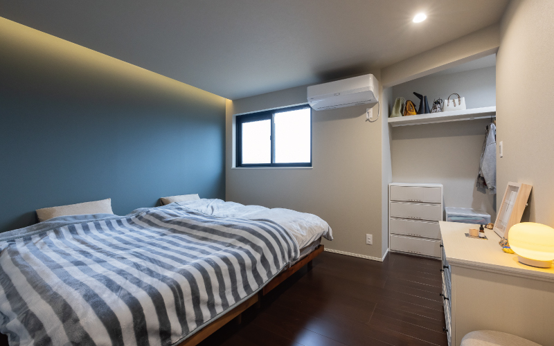 光が降り注ぐスリット階段のある家 の画像8