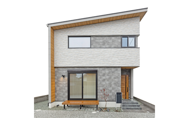 光が降り注ぐスリット階段のある家の画像