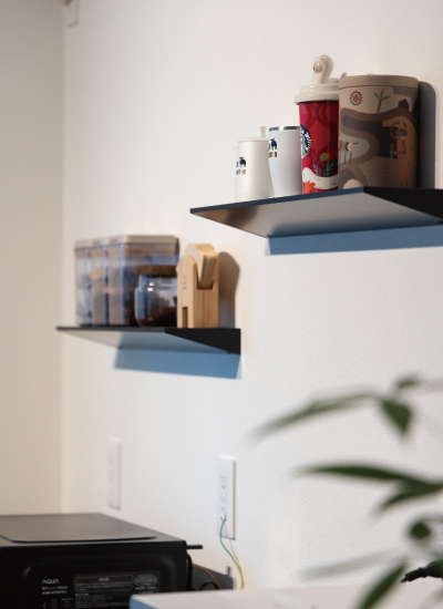 光が降り注ぐスリット階段のある家 の画像10