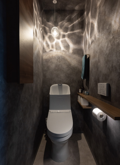 光が降り注ぐスリット階段のある家 の画像5